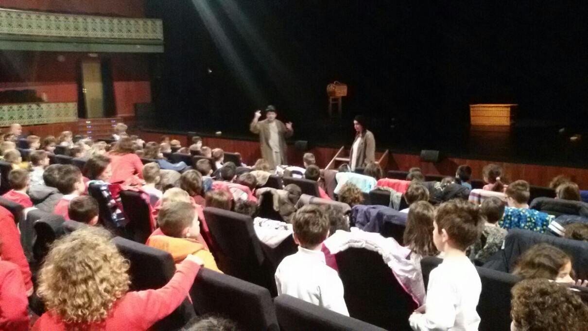 5 años va al teatro de Hansel y Greter